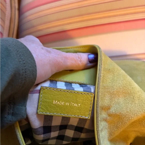 Oh So Chic Burberry Green Suede Shoulder/Hobo Bag Horn Closure. - Picture 9 of 12